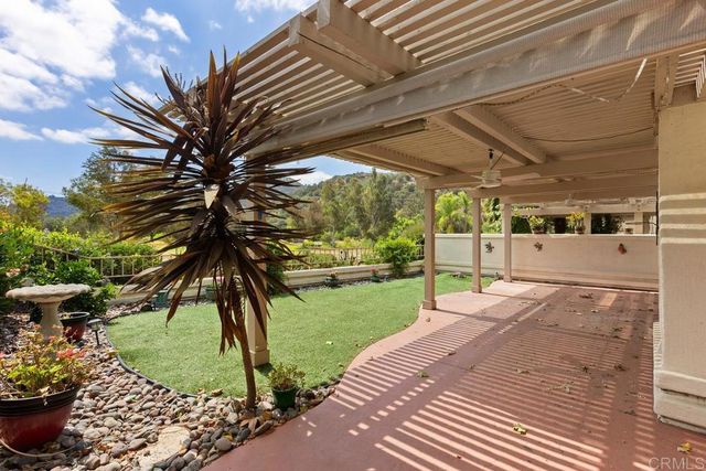 9046 Circle R Oaks Lane, Escondido, CA 92026