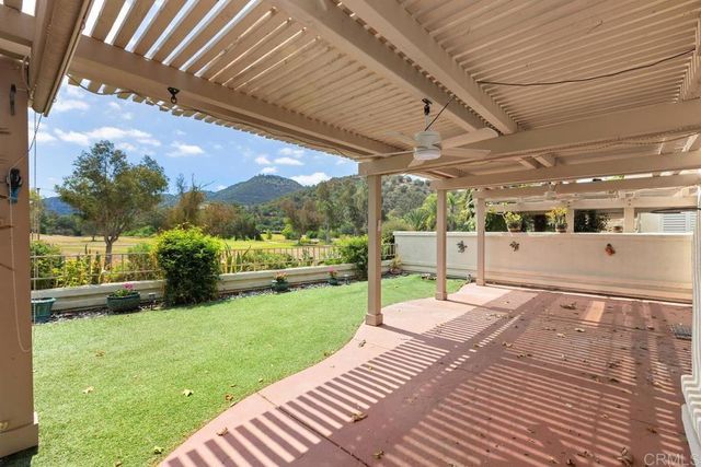 9046 Circle R Oaks Lane, Escondido, CA 92026