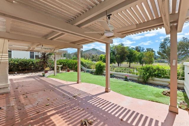 9046 Circle R Oaks Lane, Escondido, CA 92026