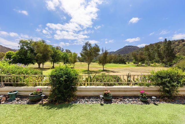 9046 Circle R Oaks Lane, Escondido, CA 92026