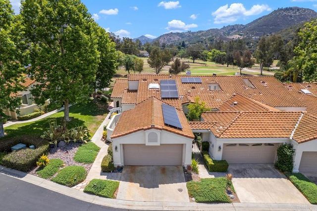9046 Circle R Oaks Lane, Escondido, CA 92026