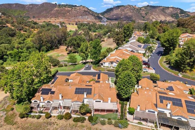9046 Circle R Oaks Lane, Escondido, CA 92026