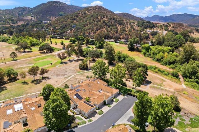 9046 Circle R Oaks Lane, Escondido, CA 92026