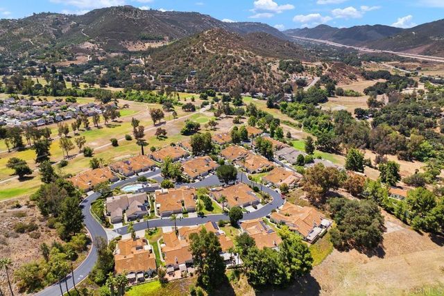 9046 Circle R Oaks Lane, Escondido, CA 92026
