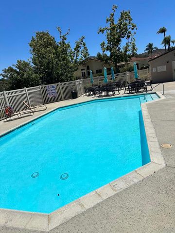 9046 Circle R Oaks Lane, Escondido, CA 92026