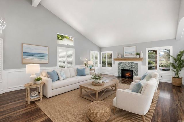 9046 Circle R Oaks Lane, Escondido, CA 92026