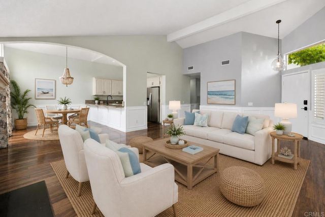 9046 Circle R Oaks Lane, Escondido, CA 92026