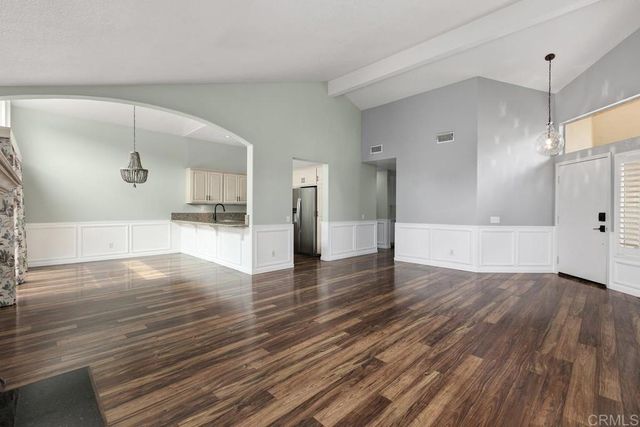 9046 Circle R Oaks Lane, Escondido, CA 92026