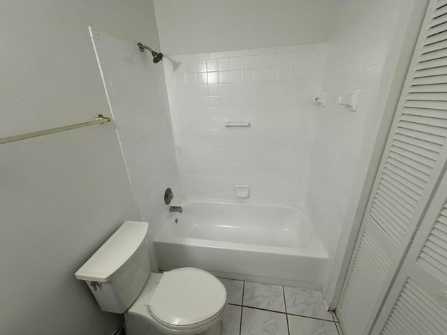 1846 Abbey Road 104, West Palm Beach, FL 33415