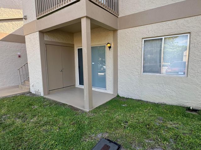1846 Abbey Road 104, West Palm Beach, FL 33415