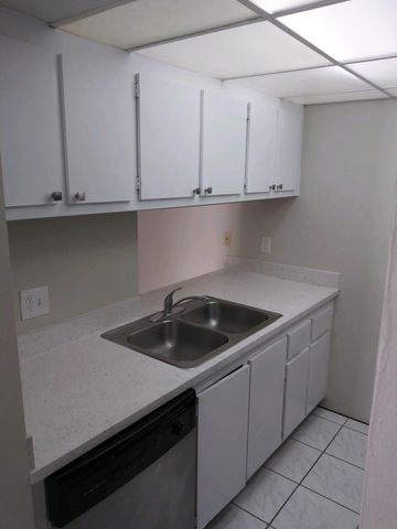 1846 Abbey Road 104, West Palm Beach, FL 33415