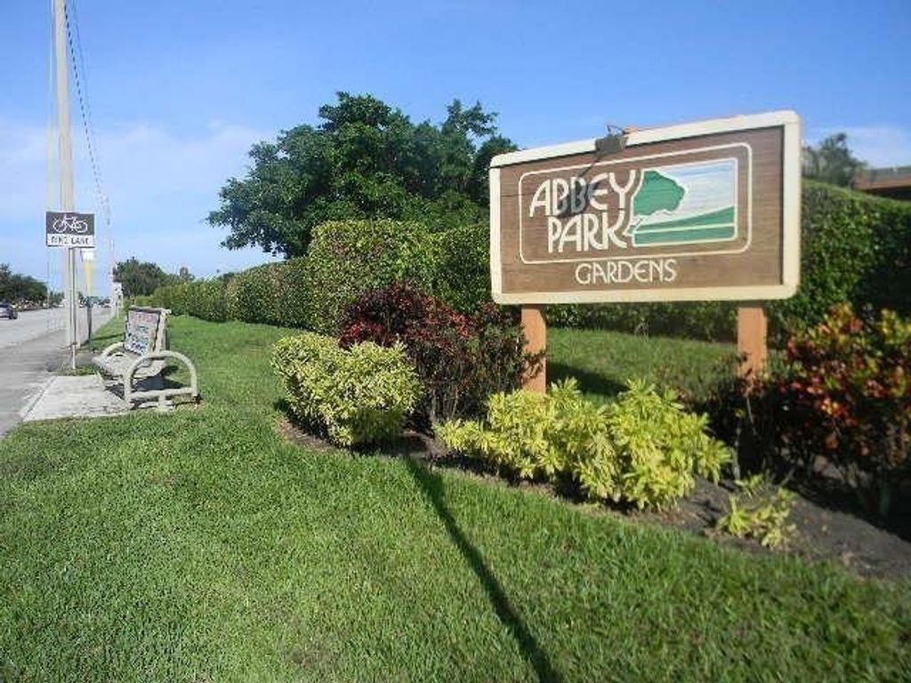 1846 Abbey Road 104, West Palm Beach, FL 33415