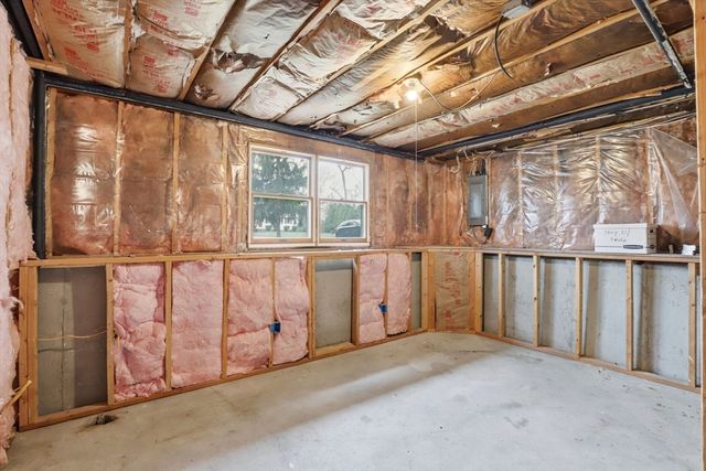 42 Bayberry Rd, Abington, MA 02351