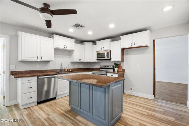686 W 22ND Avenue, Apache Junction, AZ 85120