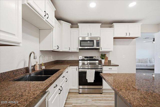 686 W 22ND Avenue, Apache Junction, AZ 85120