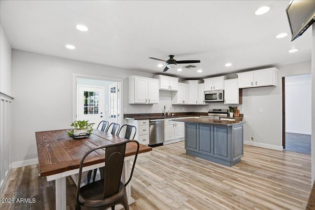 686 W 22ND Avenue, Apache Junction, AZ 85120