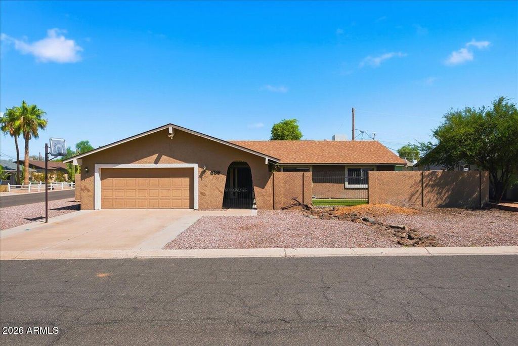 686 W 22ND Avenue, Apache Junction, AZ 85120