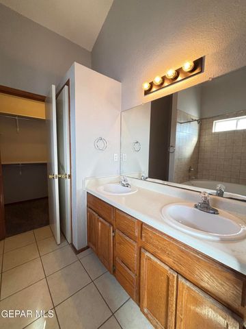 10905 Loma De Rio Place, El Paso, TX 79934