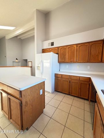 10905 Loma De Rio Place, El Paso, TX 79934