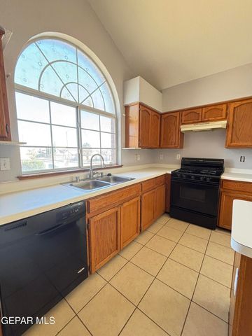 10905 Loma De Rio Place, El Paso, TX 79934