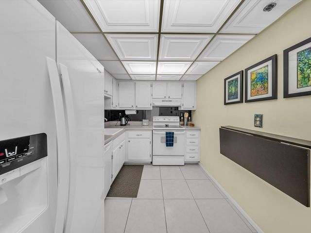 3215 S Ocean Boulevard 104, Highland Beach, FL 33487