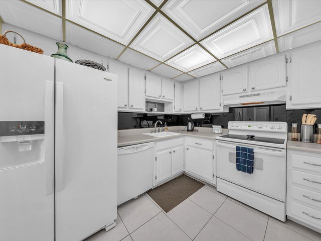 3215 S Ocean Boulevard 104, Highland Beach, FL 33487