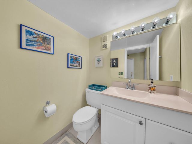 3215 S Ocean Boulevard 104, Highland Beach, FL 33487