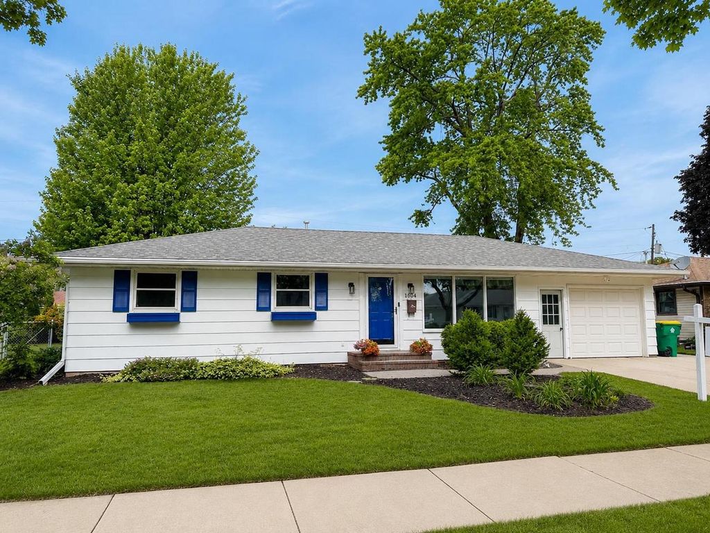 1604 WALLS STREET, Green Bay, WI 54304