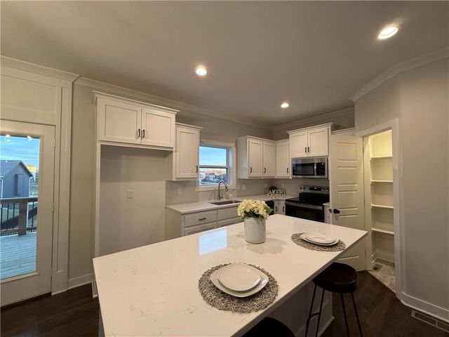 6014 NE 118th Street, Kansas City, MO 64156