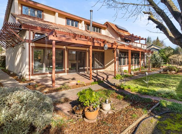 1327 Torrey St, Davis, CA 95618