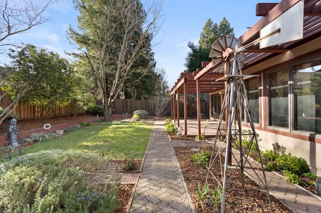 1327 Torrey St, Davis, CA 95618