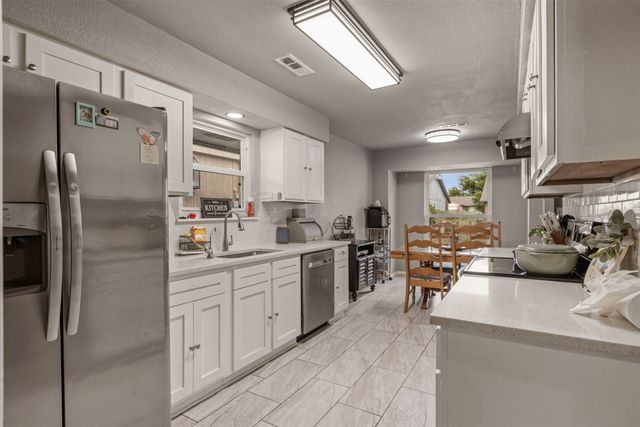 512 W Roanoke Street, Broken Arrow, OK 74011