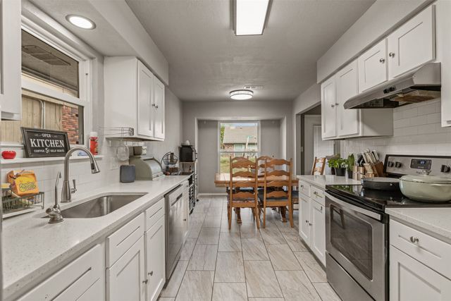 512 W Roanoke Street, Broken Arrow, OK 74011