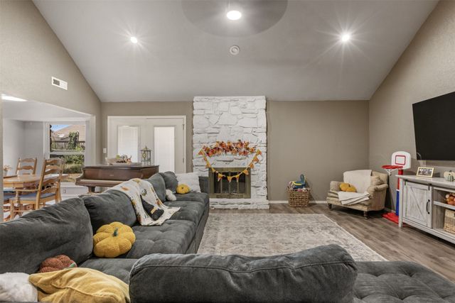 512 W Roanoke Street, Broken Arrow, OK 74011