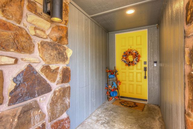 512 W Roanoke Street, Broken Arrow, OK 74011