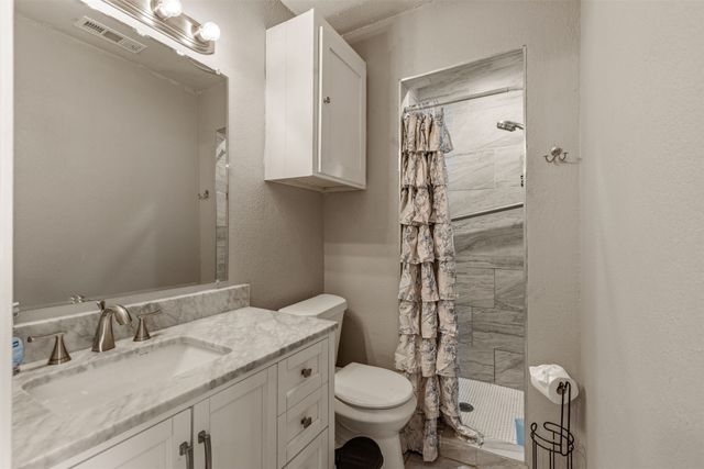 512 W Roanoke Street, Broken Arrow, OK 74011