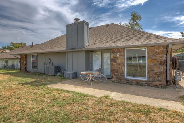 512 W Roanoke Street, Broken Arrow, OK 74011