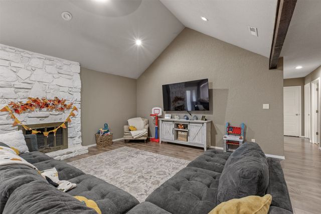 512 W Roanoke Street, Broken Arrow, OK 74011