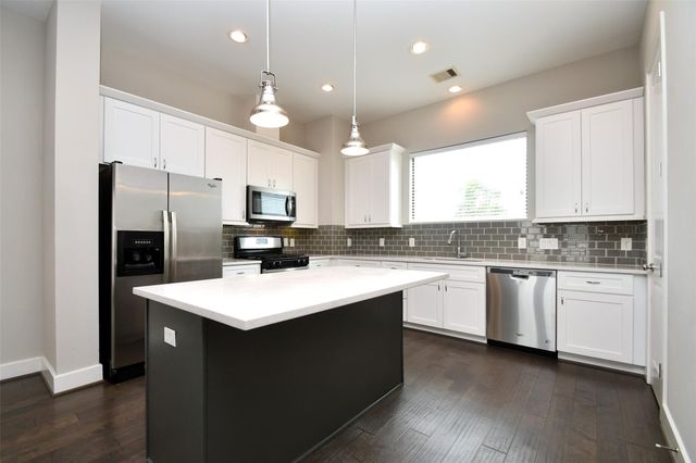 1146 Wycliffe Drive, Houston, TX 77043