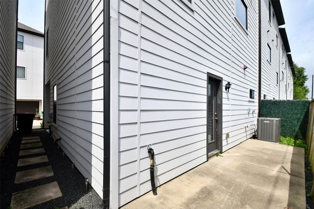 1146 Wycliffe Drive, Houston, TX 77043