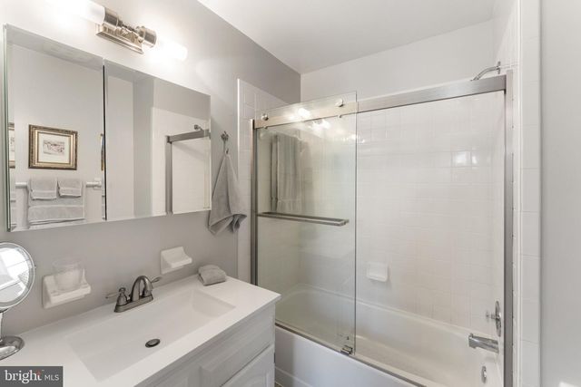 5383 CLEBURNE LN, Woodbridge, VA 22192