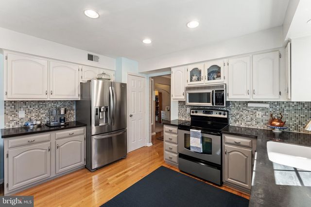 5383 CLEBURNE LN, Woodbridge, VA 22192