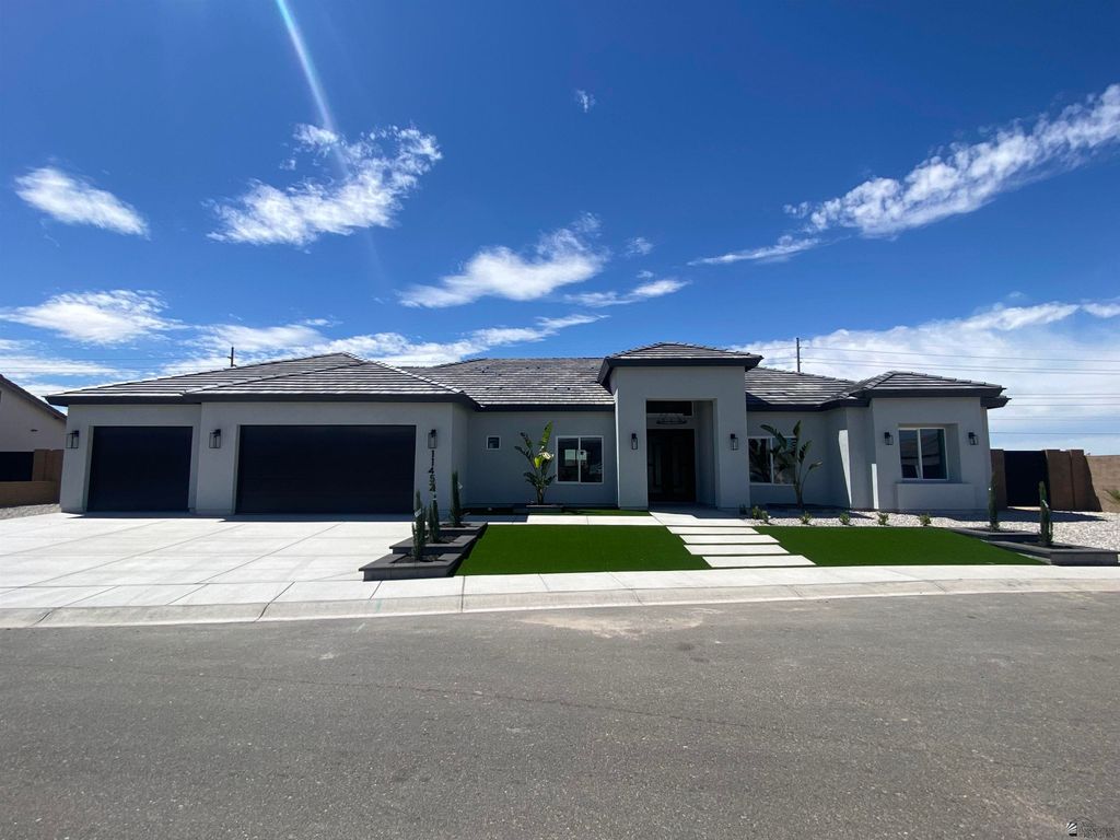 11452 S Sally Dr, Yuma, AZ 85367