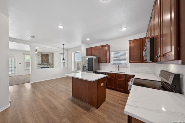 549 Celtic Ash Run, Schertz, TX 78108