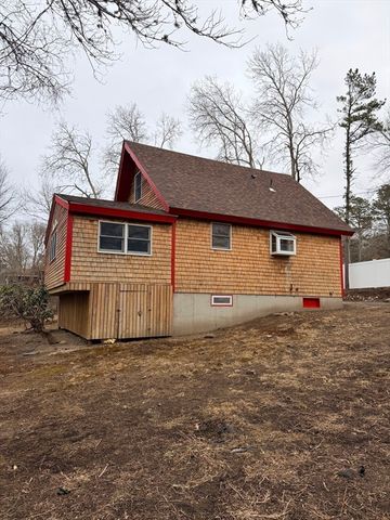 2 Wind Rose Ln, Plymouth, MA 02360