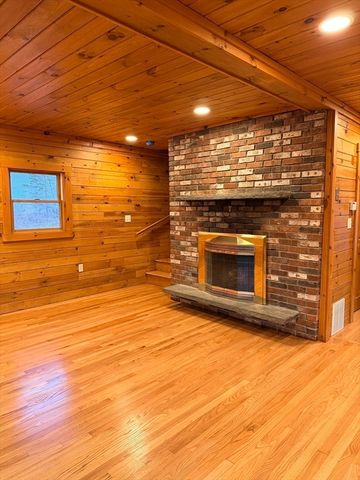 2 Wind Rose Ln, Plymouth, MA 02360