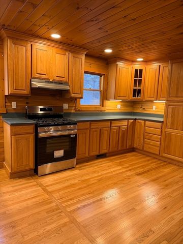 2 Wind Rose Ln, Plymouth, MA 02360