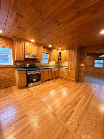 2 Wind Rose Ln, Plymouth, MA 02360