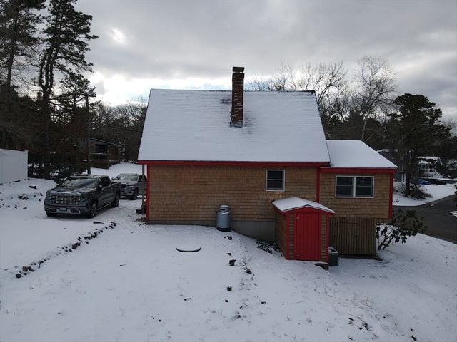 2 Wind Rose Ln, Plymouth, MA 02360