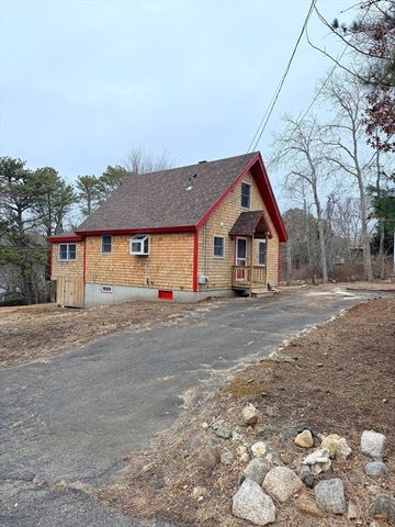 2 Wind Rose Ln, Plymouth, MA 02360